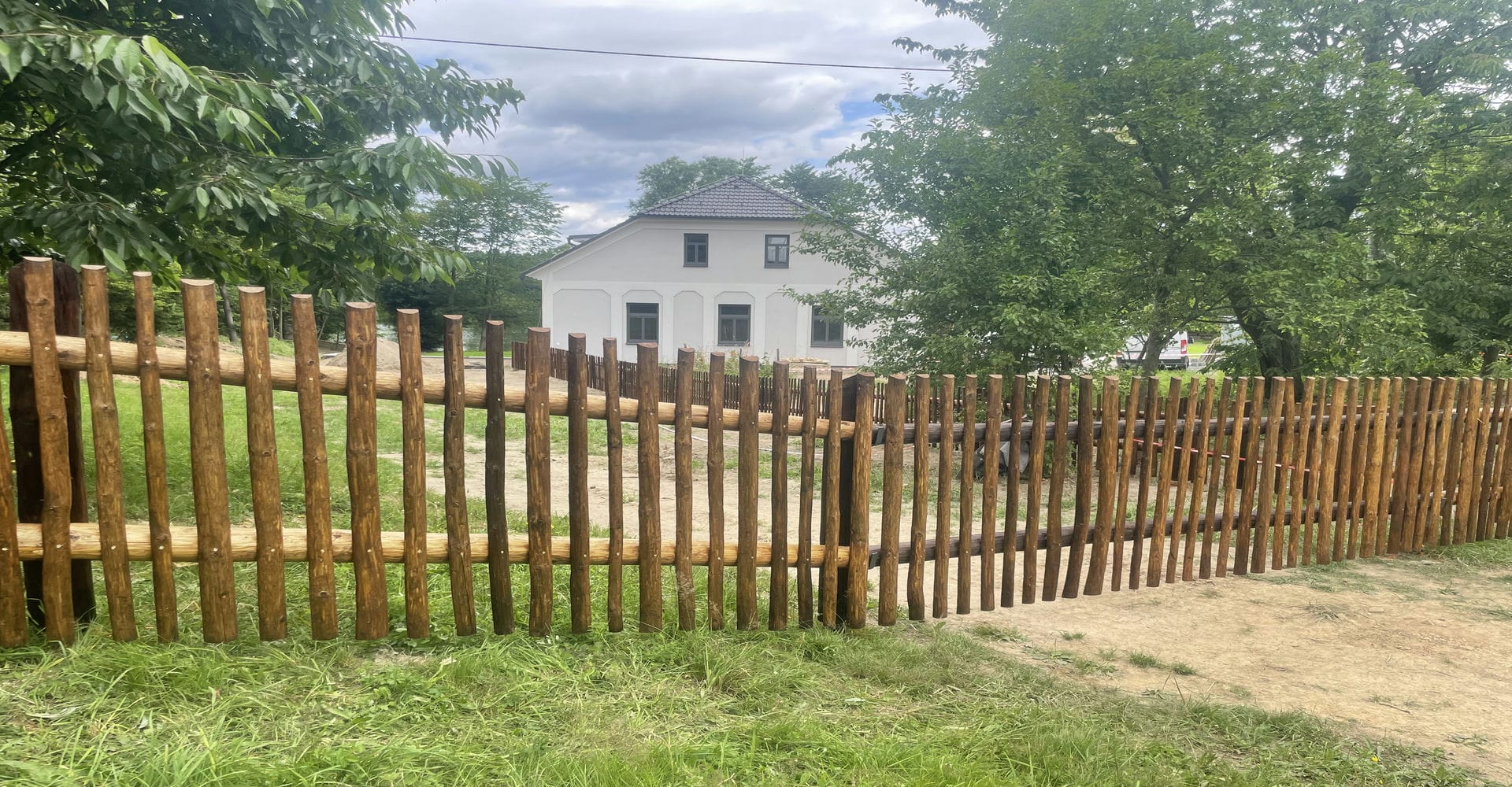 Obrázek 1 / Dřevěné ploty - ručně opracovaný   - realizace Opatov 212-2023